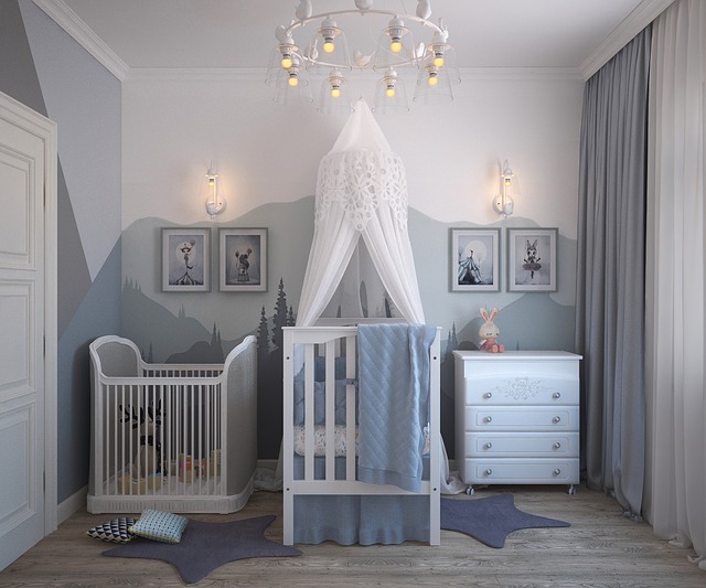 quarto de bebe decorado com comoda branca